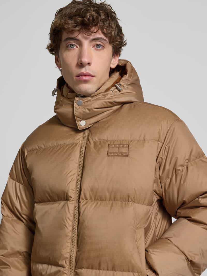 Tommy Jeans Regular fit gewatteerd jack met vulling van dons en veren model 'ALASKA'