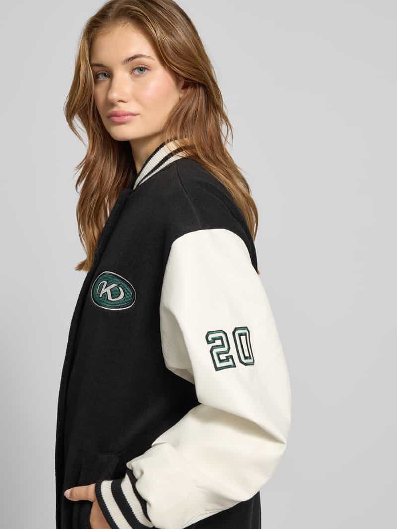 Karo Kauer Collegejack met label- en motiefstitchings