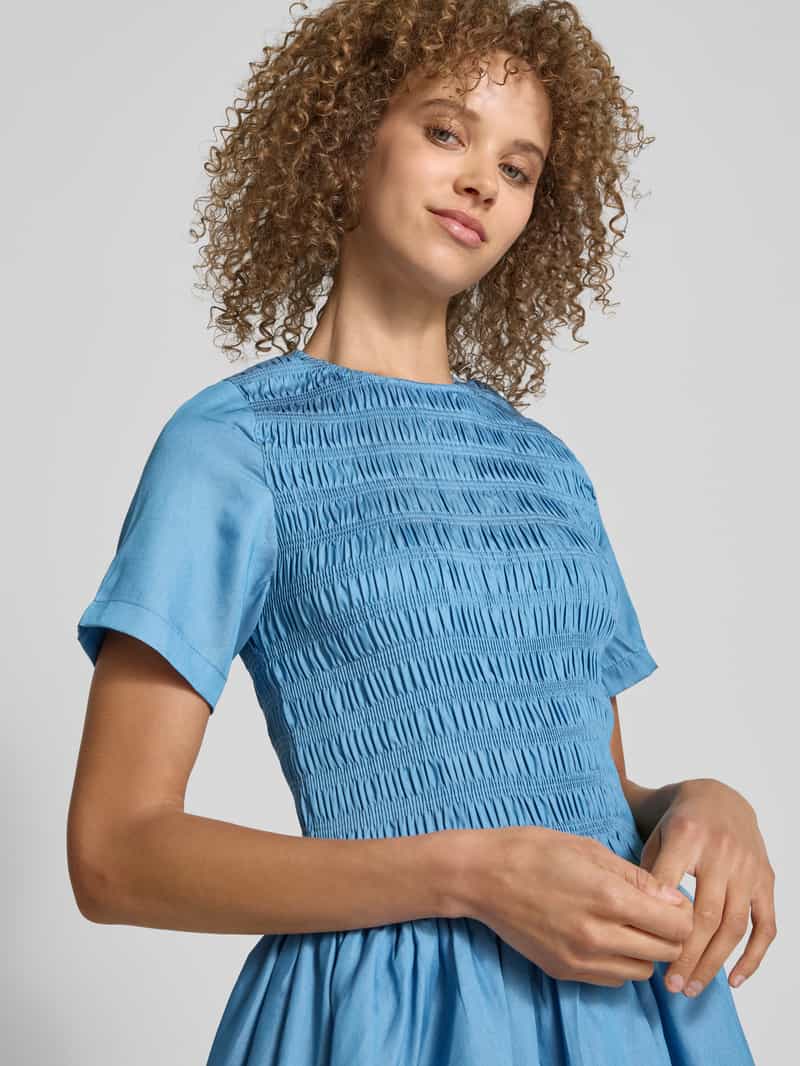 Amy Lynn Cocktailjurk met smokdetails model 'Eleonor'