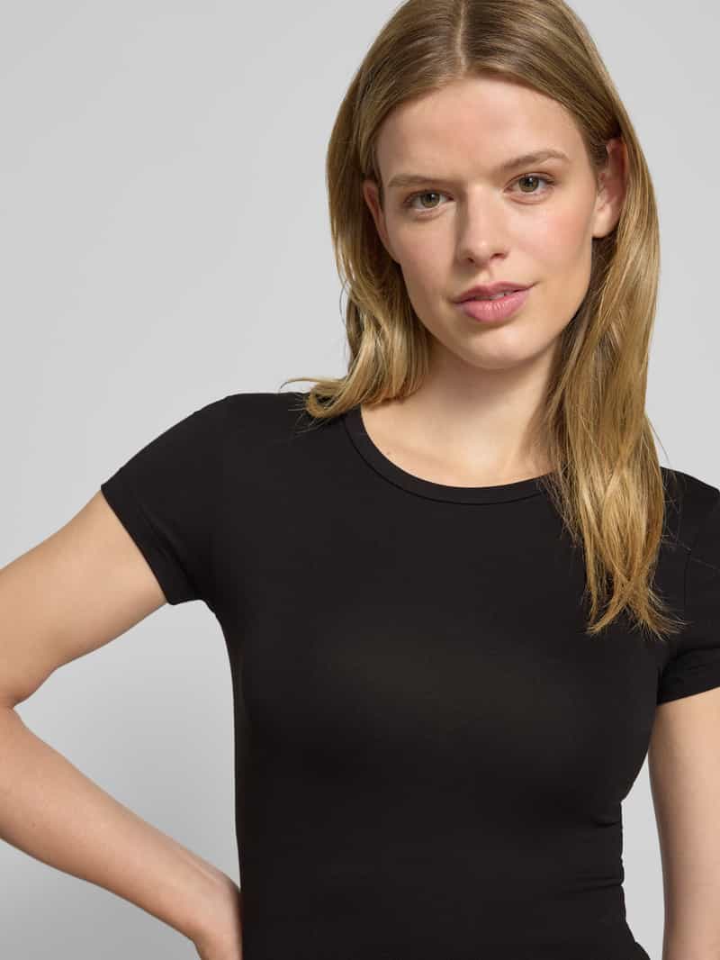 Gina Tricot T-shirt van een mix van viscose en elastaan met ronde hals