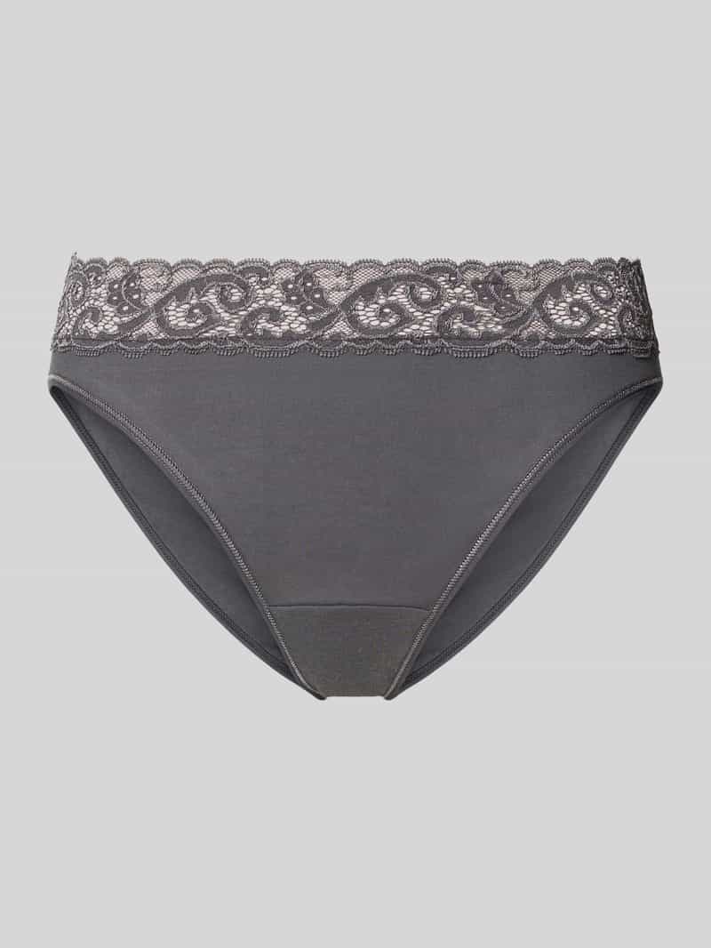 Hanro Slip met Frans kant model 'MOMENTS'