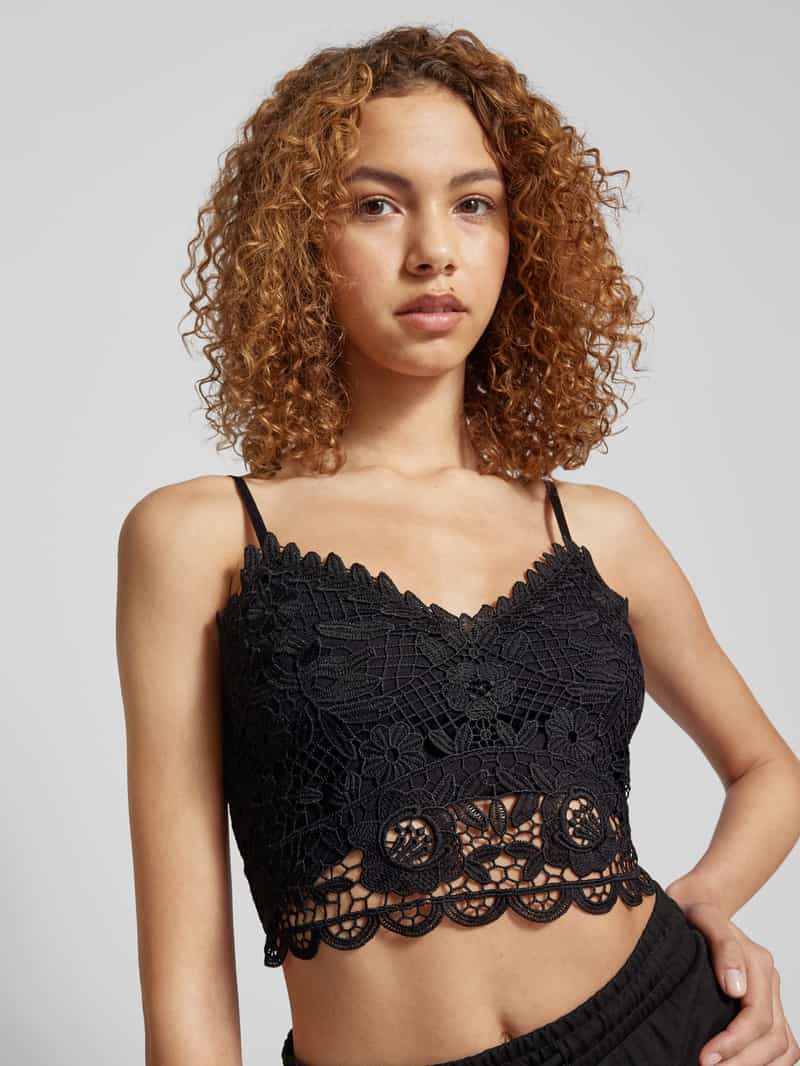 Only Korte top met gehaakt kant model 'HONEY'