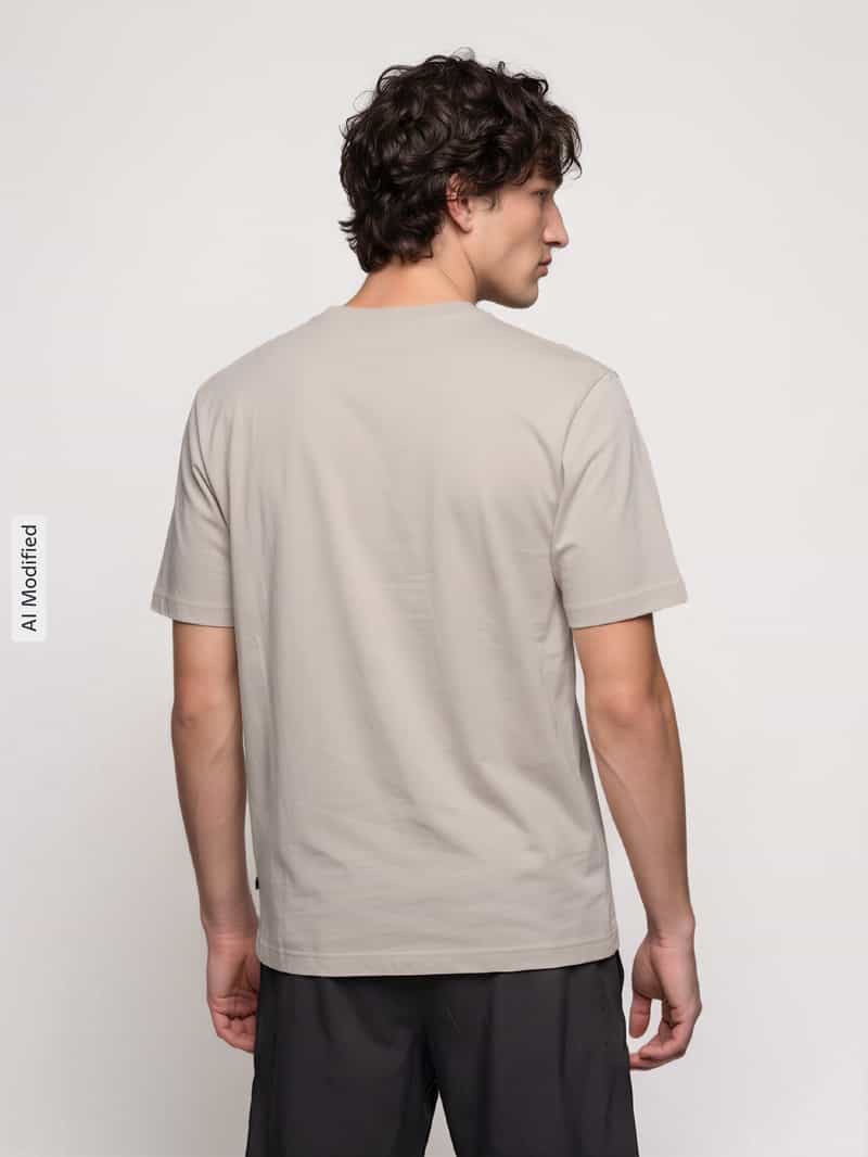 adidas Sportswear Regular Fit t-shirt met kleine sokkenprint