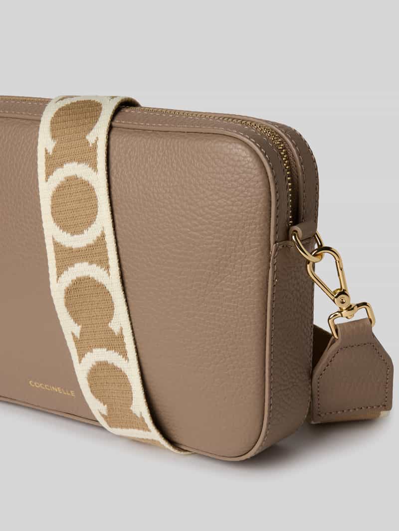 Coccinelle Crossbodytas met labeldetail model 'TEBE'