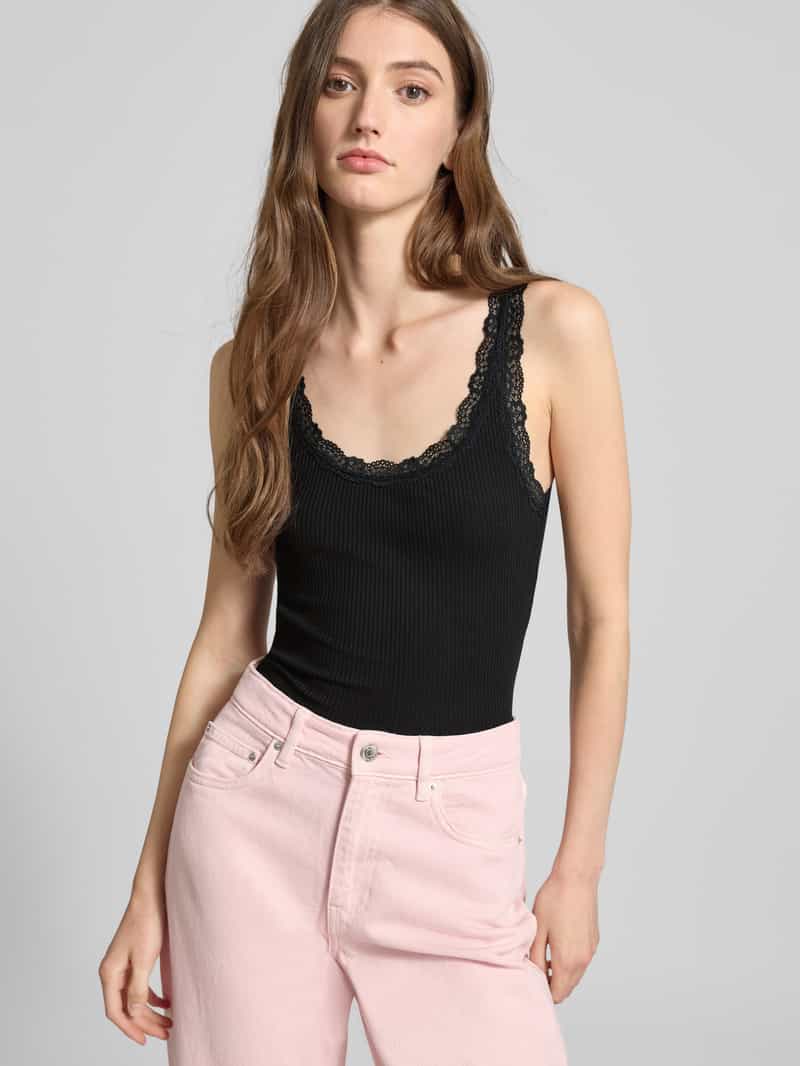 Only Regular fit tanktop met volants bij de zoom model 'SRA'