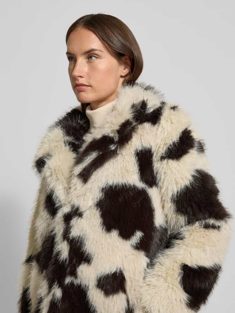 b.Young Jack van imitatiebont model 'Bemio Cow Jacket'