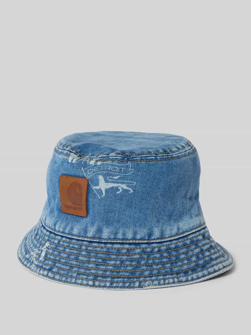 Carhartt Work In Progress Vissershoedje met labelpatch model 'STAMP'