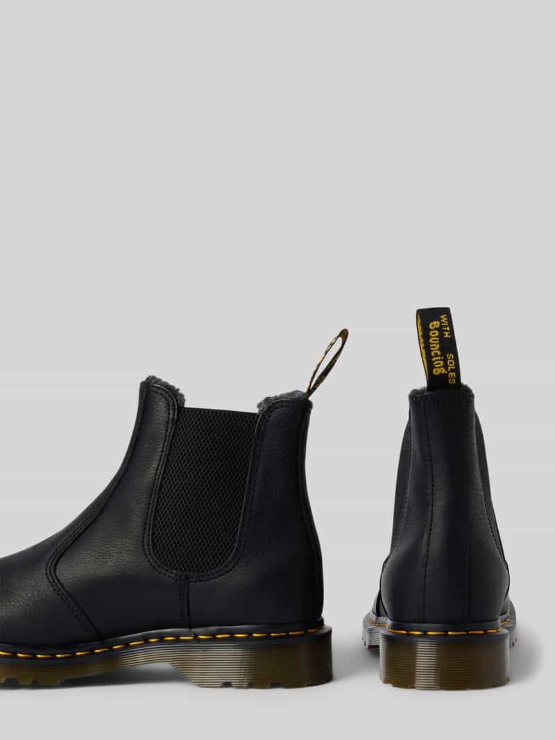 Dr. Martens Chelsea boots met labeldetail