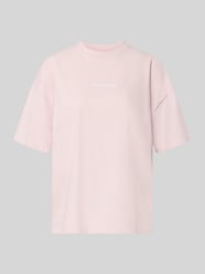 T-shirt o kroju oversize z przeszyciem z logo model 'BRACY' od PEGADOR Fuksjowy - 4