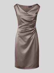 Cocktailkleid mit Wasserfall-Ausschnitt von Vera Mont Beige - 36