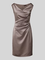 Cocktailkleid mit Wasserfall-Ausschnitt von Vera Mont Beige - 39