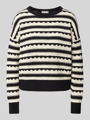 Strickpullover mit Lochmuster von Jake*s Casual - 35