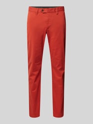 Regular Fit Chino mit Gürtelschlaufen von Christian Berg Men Rot - 20