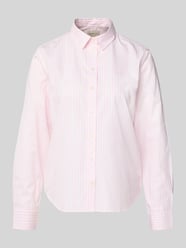 Bluzka o kroju regular fit z wzorem w paski i wyhaftowanym logo od GANT Fuksjowy - 30