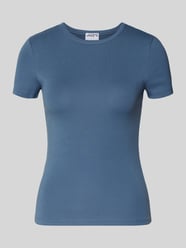 t-shirt z drobnym prążkowaniem i okrągłym dekoltem od Jake*s Casual - 43
