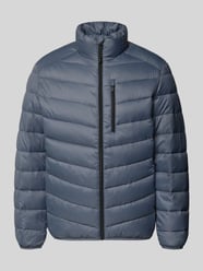 Krój regular fit, kurtka pikowana z pionową kieszenią na piersi zapinaną na zamek błyskawiczny od Tom Tailor Denim - 33