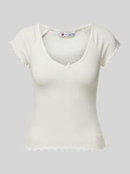 T-Shirt mit tiefem U-Ausschnitt von Tommy Jeans - 31