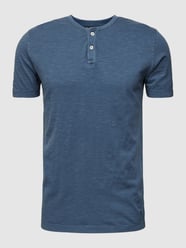 T-Shirt mit kurzer Knopfleiste Modell 'Henley' von Marc O'Polo Blau - 34