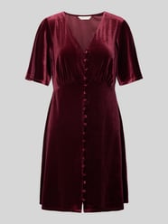 Minikleid mit V-Ausschnitt von Apricot Bordeaux - 28