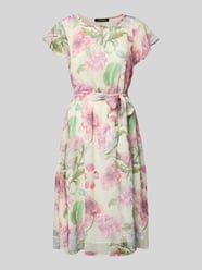 Midikleid mit Bindegürtel von More & More - 15