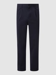 Tapered Fit Chino mit Stretch-Anteil Modell 'Pleat' von Minimum Blau - 45