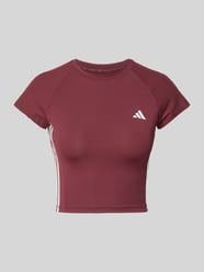 Cropped T-Shirt mit Label-Print von ADIDAS SPORTSWEAR Lila - 32