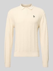 Sweter z dzianiny z fakturowanym wzorem i kołnierzykiem polo od REVIEW - 4