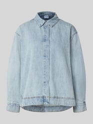 Bluzka jeansowa o kroju regular fit z czystej bawełny model 'GEGGO' od PIECES - 34
