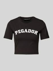 Cropped T-Shirt mit Label-Print Modell 'JENNA' von Pegador Schwarz - 7