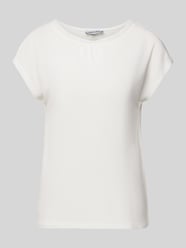 t-shirt z okrągłym dekoltem i ozdobnymi perełkami od MORE & MORE - 39
