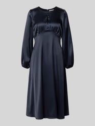 Midikleid aus Satin mit Schlüssellochausschnitt von Christian Berg Woman Selection - 18