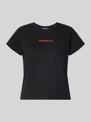 T-shirt z nadrukiem z napisem i okrągłym dekoltem od REVIEW - 29
