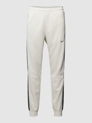Spodnie dresowe z wyhaftowanym logo od Nike - 14