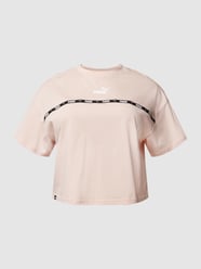 T-shirt PLUS SIZE z lampasami od PUMA Performance Plus Różowy - 13