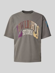 T-Shirt mit Label-Patch Modell 'SPARKLE' von Low Lights Studios Grau - 5