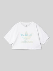 Cropped T-Shirt mit Label-Print von adidas Originals - 11