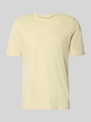 damski t-shirt o kroju regular fit z okrągłym dekoltem od MCNEAL - 1