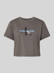 Cropped T-Shirt mit geripptem Rundhalsausschnitt von Calvin Klein Jeans - 17