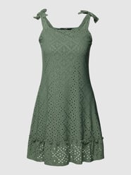 Mini-jurk met broderie anglaise, model 'TASSA' van Vero Moda Groen - 33