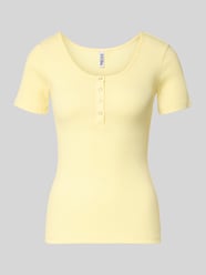 t-shirt o kroju slim fit z mieszanka bawełny model 'KITTE' od PIECES - 2