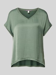 T-Shirt mit abgerundetem V-Ausschnitt von QS Grün - 6