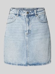 Spódnica jeansowa o kroju regular fit z 5 kieszeniami model ‘TESSA’ od Vero Moda - 17