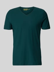 T-Shirt mit V-Ausschnitt und Rollsaum von MCNEAL - 4