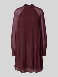 Knielanges Kleid mit Plisseefalten von Jake*s Collection Bordeaux - 35