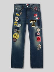 Straight Fit Jeans mit auffälligen Patches von Tommy Jeans - 8