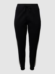 Spodnie typu track pants PLUS SIZE z fakturowanym wzorem od Tommy Hilfiger Curve Niebieski - 46