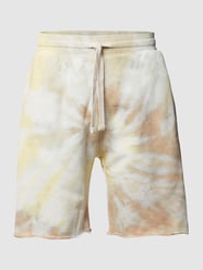 Sweatshorts im Batik-Look von REVIEW Gelb - 46