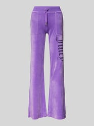 Bootcut Sweatpants mit Label-Ziersteinbesatz Modell 'LAYLA' von Juicy Couture Lila - 41