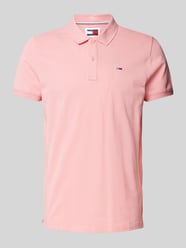 Koszulka polo o kroju slim fit z wyhaftowanym logo od Tommy Jeans Różowy - 13