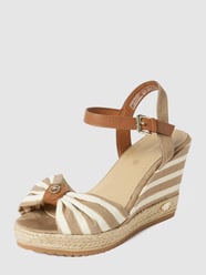 Buty na koturnie ze wzorem w paski od Tom Tailor Brązowy - 14